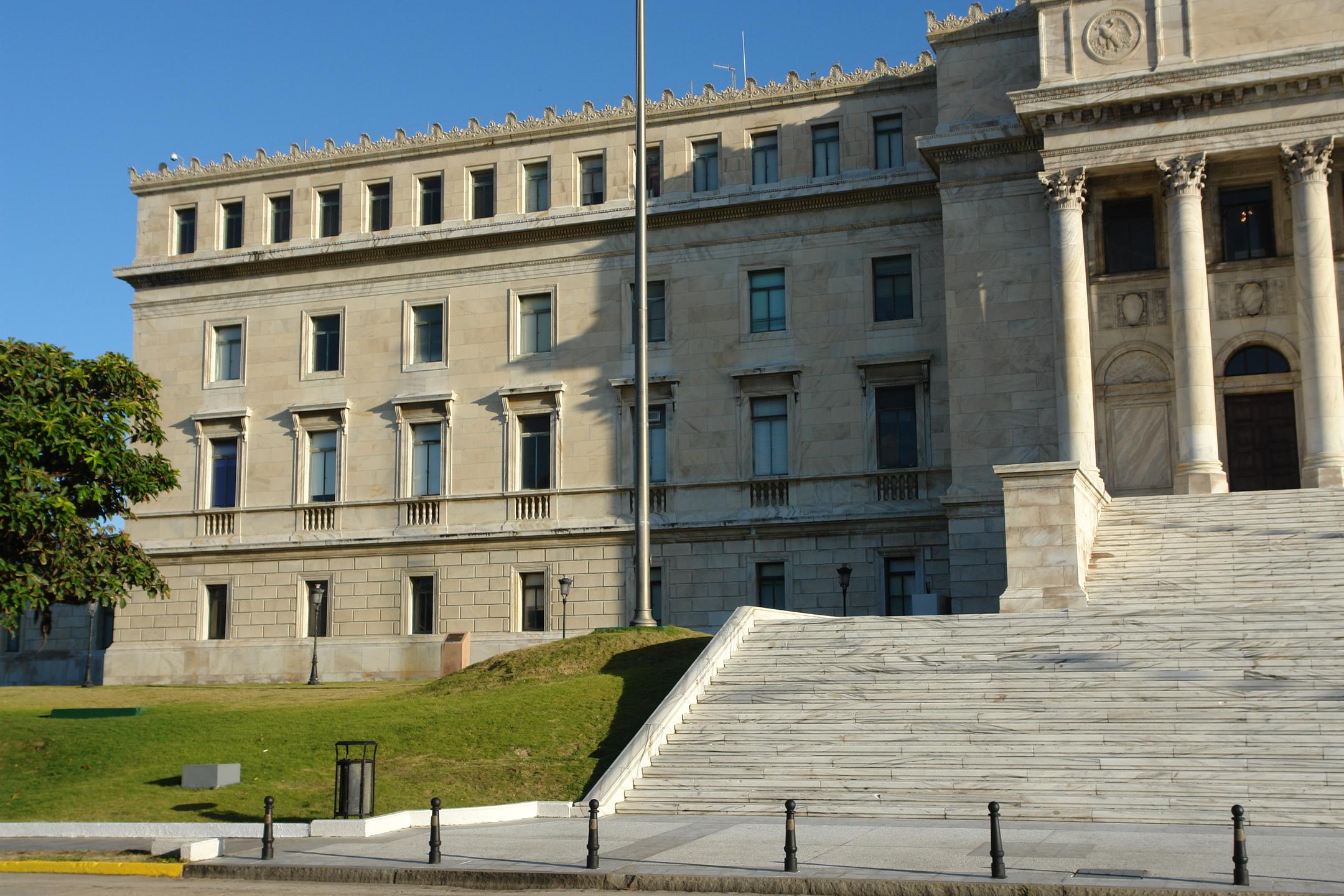 Capitolio de Puerto Rico - San Juan (Puerta de Tierra) - 2011 00018